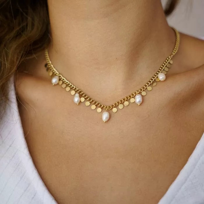 Elegante parelketting met gouden details – Naomé Boutique