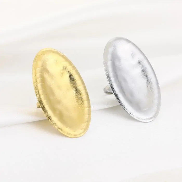 Golden Shield Ring – verstelbare stainless steel ring met ovaal schild-design