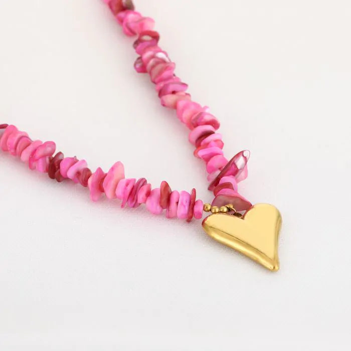 Heart Stone Necklace in fuchsia met gouden hart-hanger en kralen – Naomé Boutique