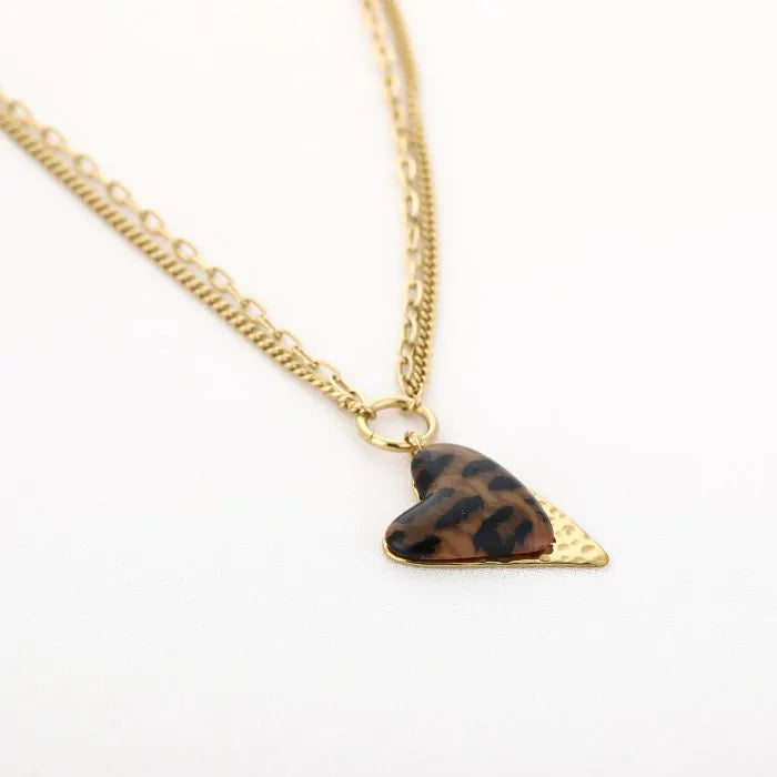 Leopard Heart Necklace – gouden ketting met hart hanger en leopardprint – Naomé Boutique
