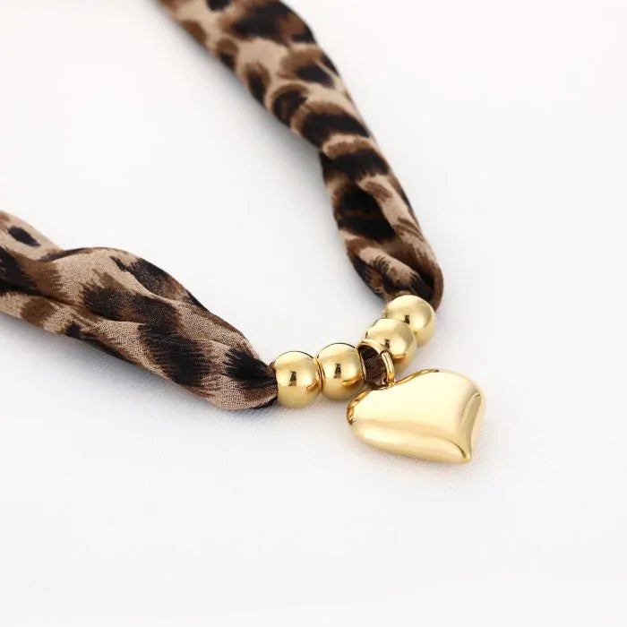 Leopard Heart Necklace met leopard koord en gouden hart-hanger – Naomé Boutique