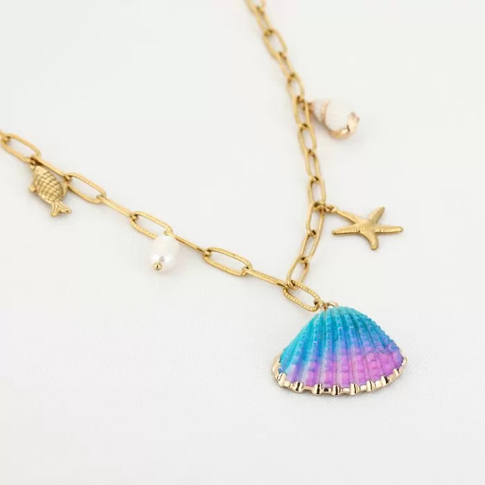 Ocean Charm Necklace met kleurrijke schelp hanger en charms – Naomé Boutique