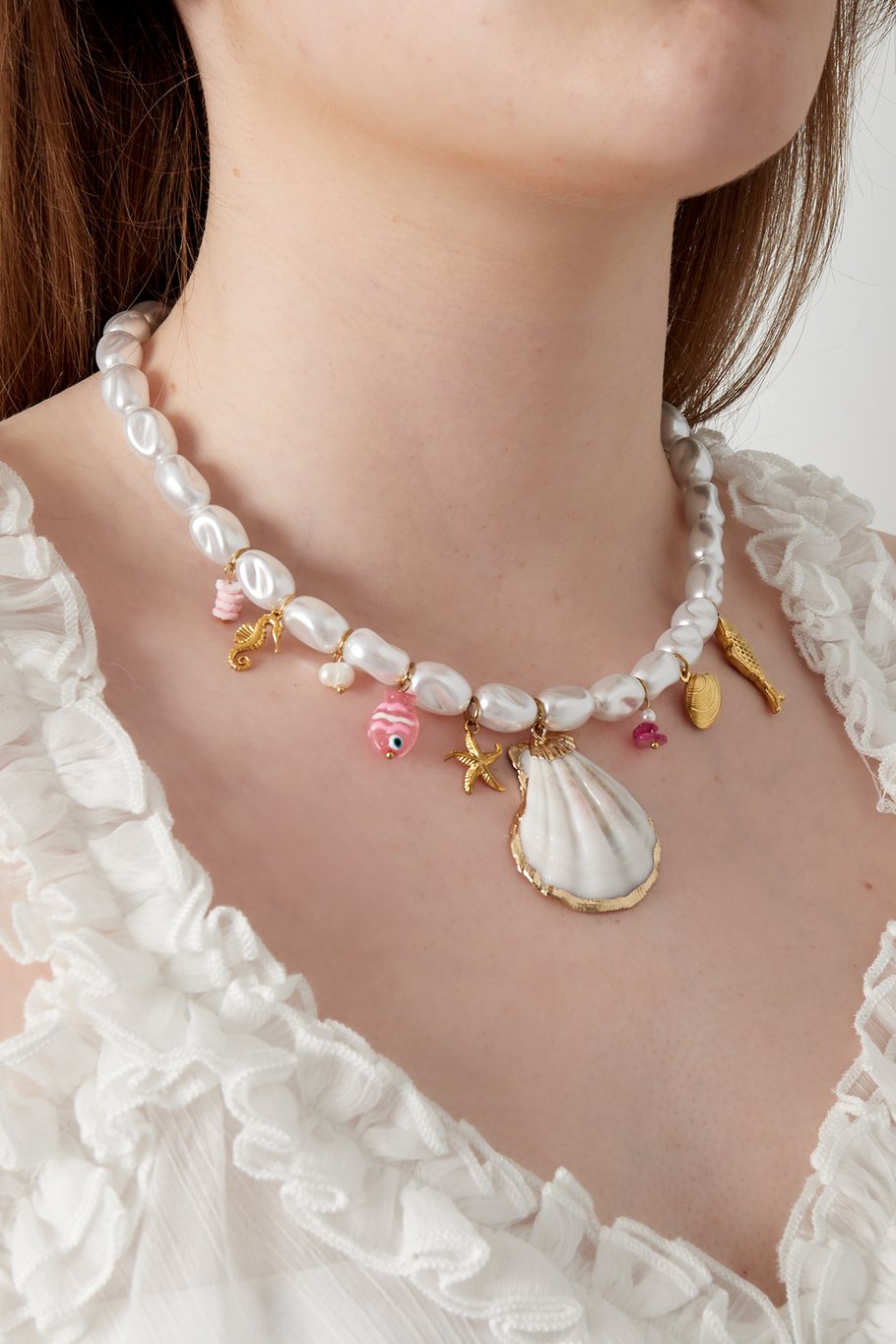 Ocean Charms Pearl Necklace – korte parelketting met maritieme bedels