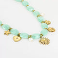 Sun & Heart Charm Necklace met groene kralen en gouden hangers – Naomé Boutique
