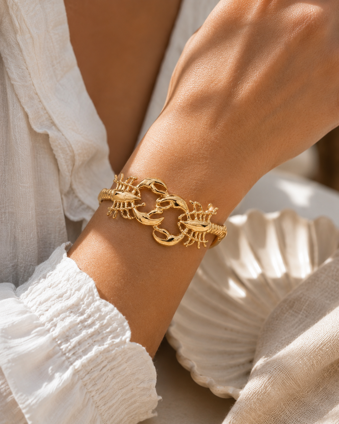 Verstelbare gouden armband met verfijnde kreeftdetails
