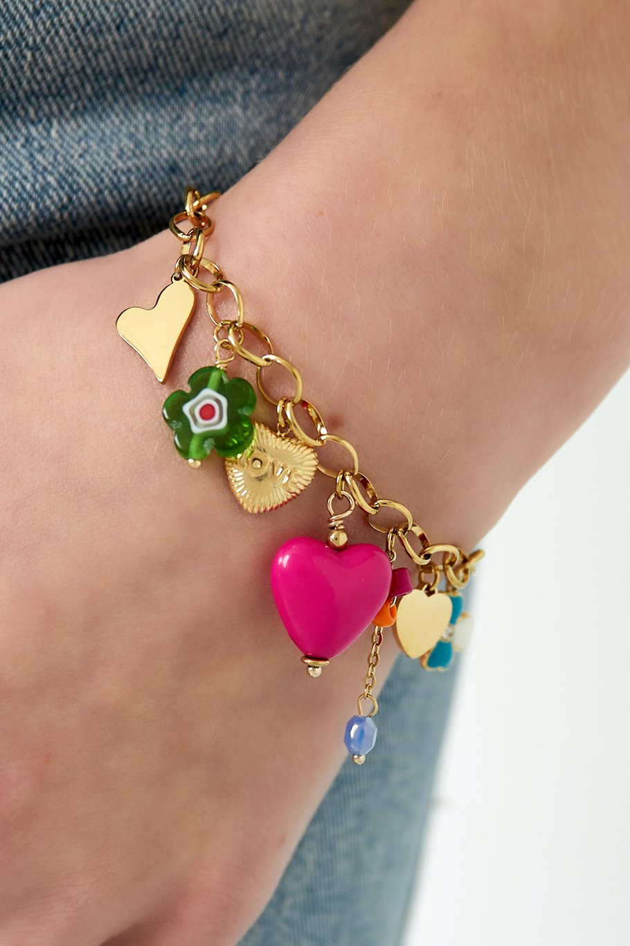 Zomerse bedelarmband met hart en bloem details – Naomé Boutique